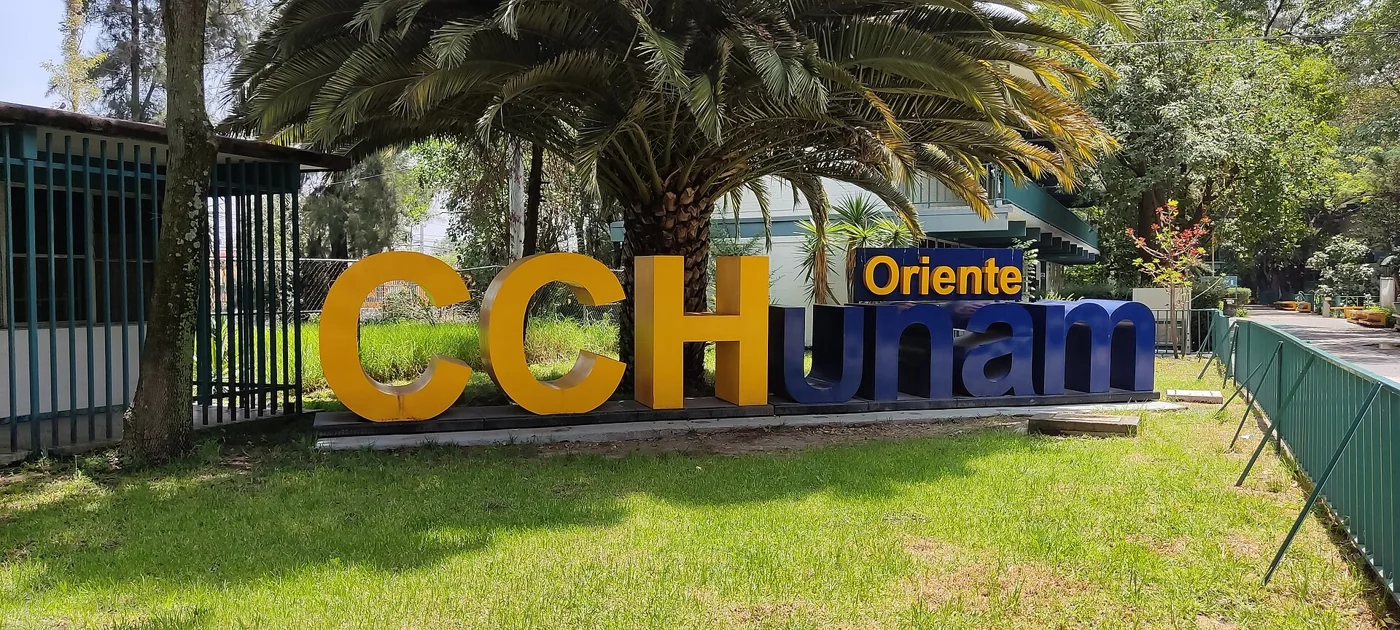 Letras de acceso al Colegio de Ciencias y Humanidades, plantel Oriente, UNAM