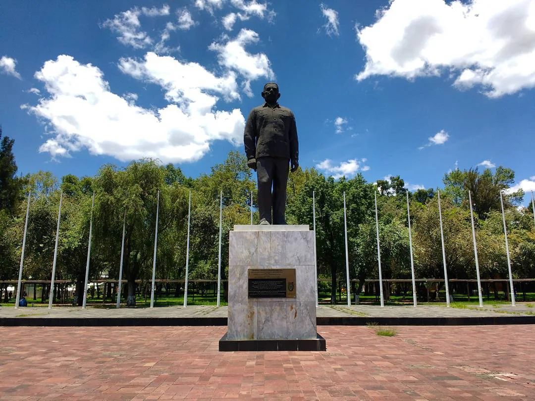 Plaza de la Unidad Profesional Adolfo López Mateos en Zacatenco