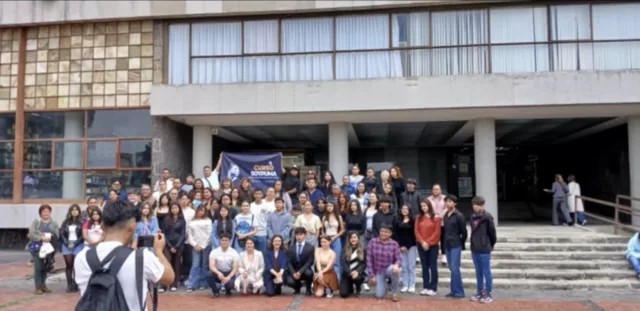 Una fotografía de grupo para recordar lo compartido.